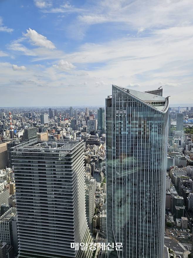 도라노몬 힐스 스테이션 타워에서 바라본 모리빌딩과 레지던스 빌딩의 모습. <도쿄 이승훈 특파원 >