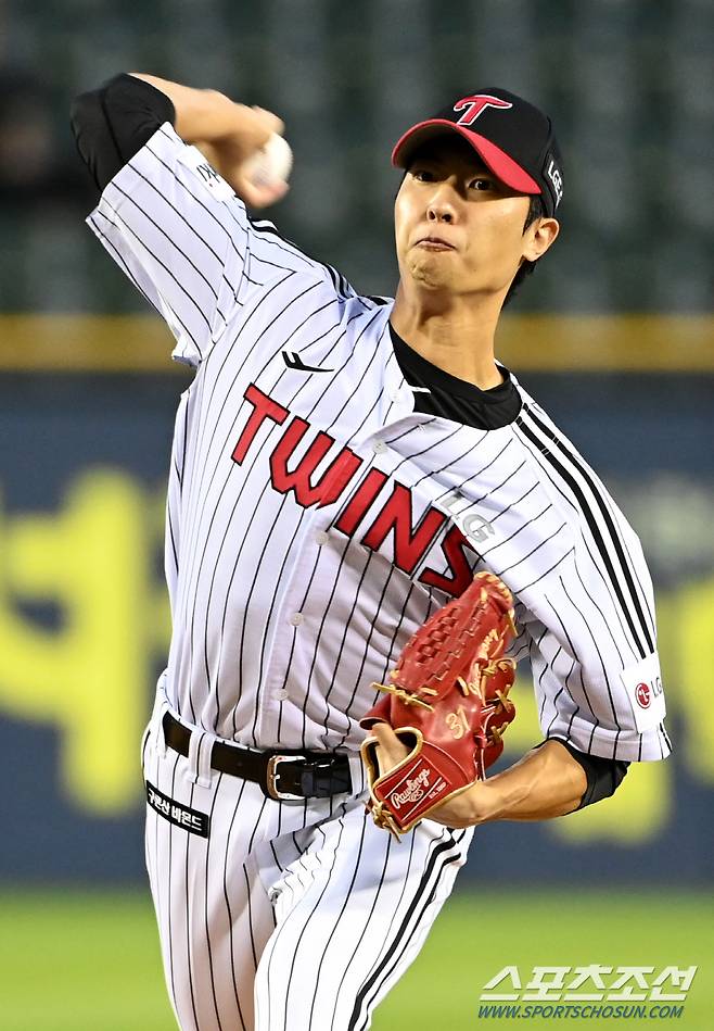 22일 잠실야구장에서 열린 NC와 LG의 경기, LG 선발투수 이정용이 역투하고 있다. 잠실=허상욱 기자wook@sportschosun.com/2023.09.22/