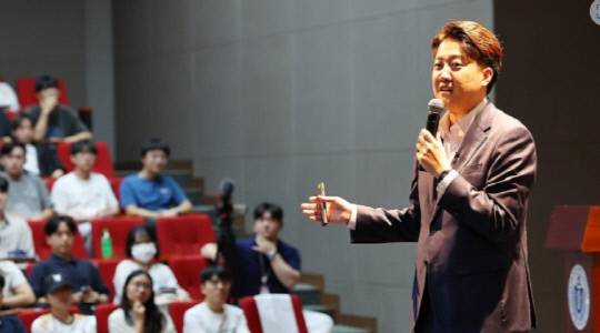 지난달 7일 인천대에서 이준석 전 국민의힘 대표가 강연을 하고 있다. 사진=연합뉴스