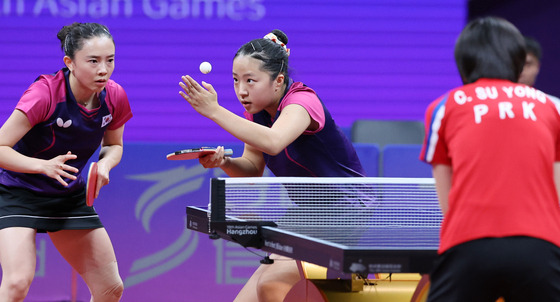 South Korean table tennis player Shin Yu-bin serves the ball during the women's doubles final at the Hangzhou Asian Games held at Gongshu Canal Sports Park Gymnasium in Hangzhou, China on Monday. [YONHAP]