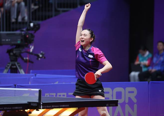 ▲ 2022 항저우 아시안게임 탁구 여자 단체전 준결승전 단식 경기에서 승리한 뒤 환호하는 전지희 ⓒ연합뉴스