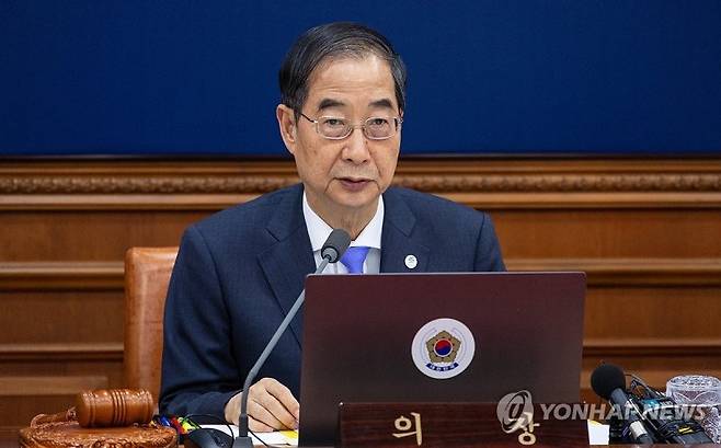 한덕수 국무총리 발언 (서울=연합뉴스) 황광모 기자 = 한덕수 국무총리가 4일 오전 서울 종로구 정부서울청사에서 열린 국무회의에 참석해 국민 안전과 강화 관련 발언을 하고 있다. 2023.10.4 hkmpooh@yna.co.kr (끝) /사진=연합뉴스