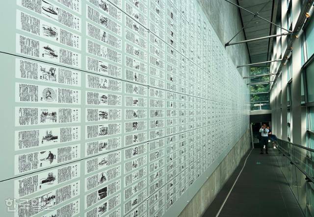 마쓰야마 '언덕 위의 구름' 박물관에 시바 료타로가 신문에 연재했던 소설이 전시돼 있다.