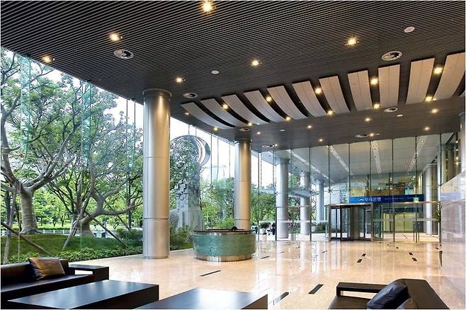 태영건설 여의도 사옥 1층 로비 전경. 태영건설 제공