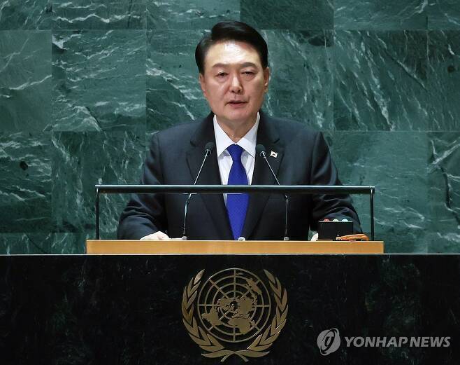 지난 9월 20일(현지시간) 미국을 방문 중인 윤석열 대통령이 뉴욕 유엔본부에서 열린 제78차 유엔총회에서 기조연설을 하고 있다. 연합뉴스