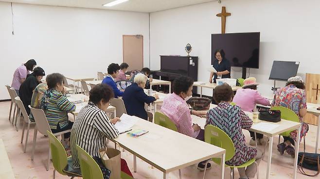 강화중앙교회의 '백향목성경학교'가 지난달 15일과 16일 이틀동안 강화중앙교회에서 진행됐다.