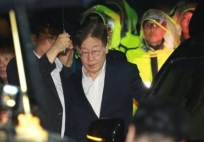 더불어민주당 이재명 대표가 지난달 27일 구속영장 기각 직후 서울구치소를 나서고 있다.ⓒ연합뉴스