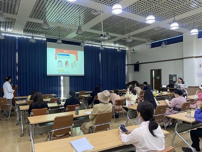 [대구=뉴시스] 대구 북구보건소는 임산부의 날을 맞아 '아가랑 엄마랑 행복 더하기 교실'을 운영한다. (사진=대구시 북구 제공) 2023.10.05. photo@newsis.com *재판매 및 DB 금지