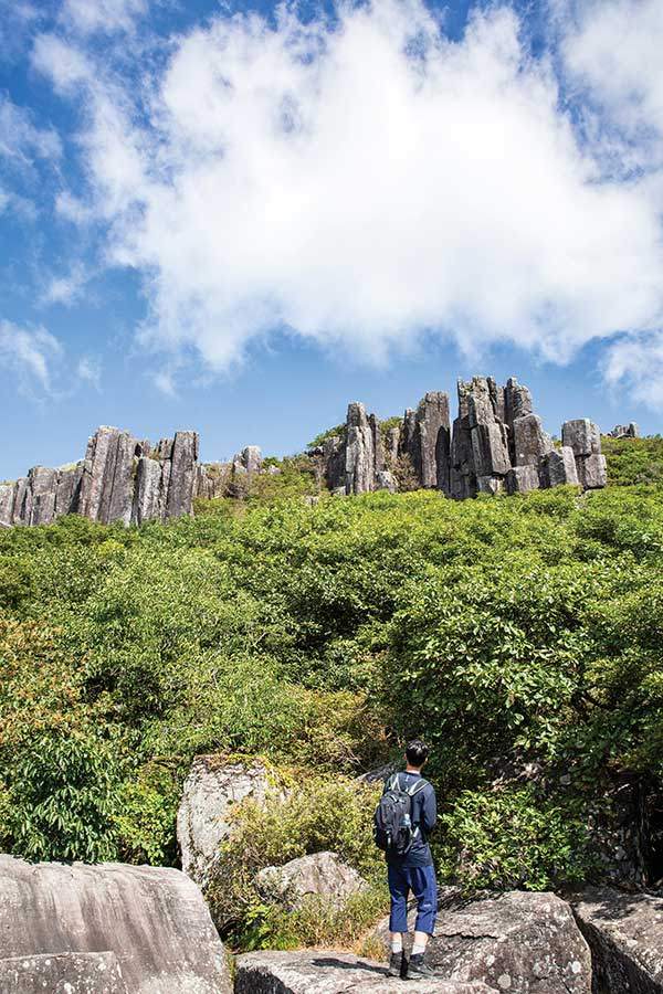 8,700만 년 전 화산이 빚어낸 입석대는 기기묘묘한 조각품 같다.