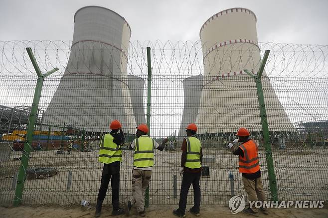 건설 중인 방글라데시 루푸르 원전 [AP 연합뉴스 자료사진. 재판매 및 DB 금지]