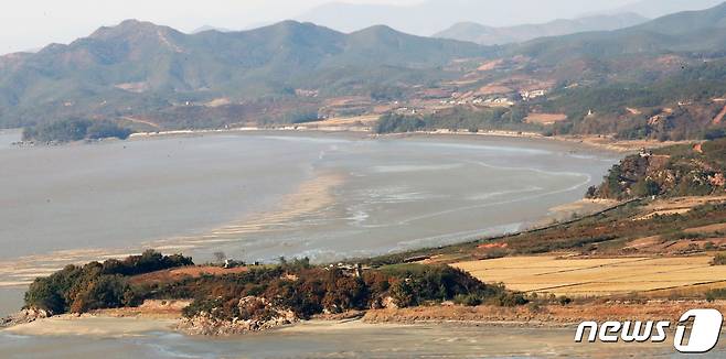 경기도 김포시에서 바라본 북한 황해도 개풍군 일대.2022.10.24/뉴스1 ⓒ News1 정진욱 기자