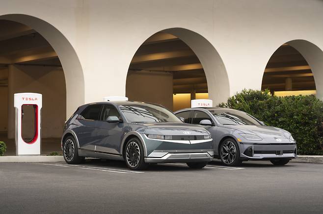 Hyundai's Ioniq 5 (left) and Ioniq 6 electric vehicles are parked at a Tesla Supercharger station in San Clemente, California. (Hyundai Motor and Kia North America)