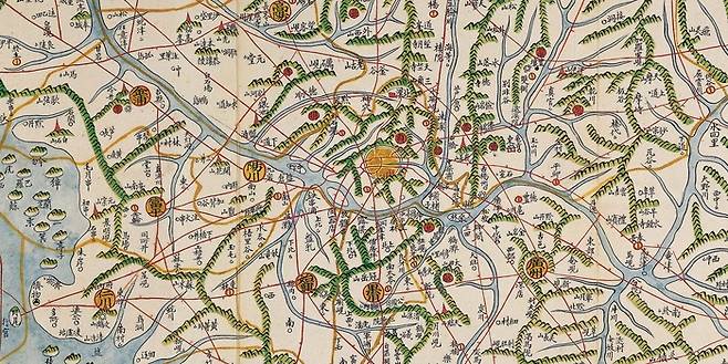 19세기 중반 김정호가 제작한 전국지도인 <동여도> 중 경기도 부분. 한강 이남 지역이 광주, 과천, 시흥 등의 지명으로 표기되어 있다. [서울역사아카이브]