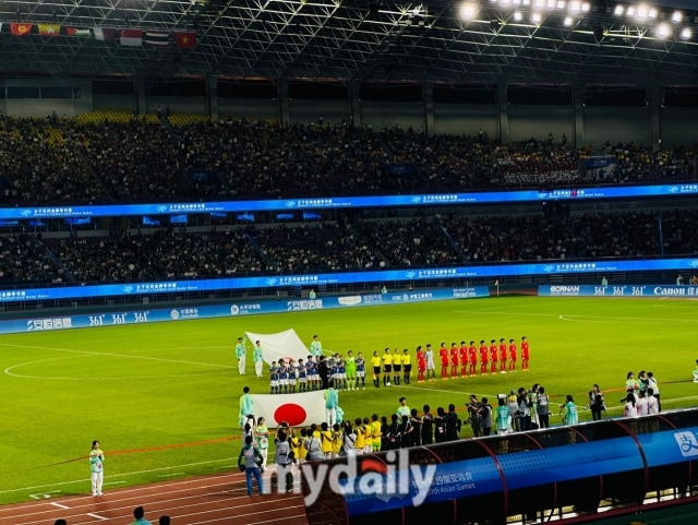 일본과 북한의 경기 전 선수 입장/최병진 기자