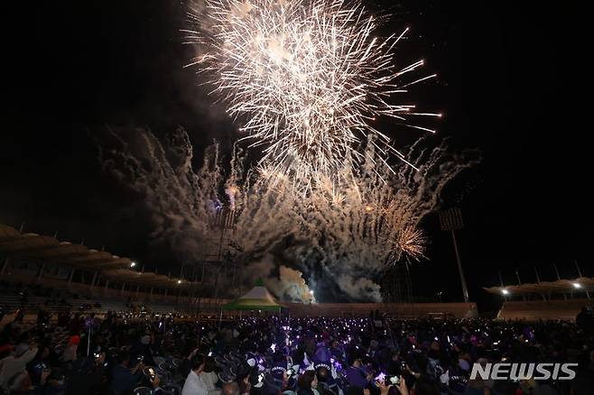 [단양=뉴시스] 이도근 기자= 6일 오후 충북 단양군 단양읍 공설운동장에서 국내 유일의 고구려 문화축제인 제25회 단양온달문화축제 개막식이 열리고 있다. (사진=단양군 제공) 2023.10.6. photo@newsis.com *재판매 및 DB 금지