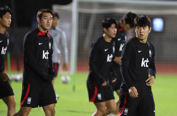 결전의 날이 다가왔다. - 아시안게임 3회 연속 결승에 진출한 대한민국 축구대표팀이 6일 오후 중국 항저우 황룡 스포츠센터 보조경기장에서 훈련을 하고 있다. 2023.10.6 항저우 연합뉴스