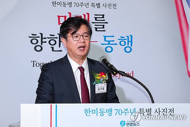 한미동맹 70주년 사진전 개회사 하는 성기홍 연합뉴스 사장 (서울=연합뉴스) 임화영 기자 = 성기홍 연합뉴스 사장이 6일 오후 서울 종로구 세종문화회관에서 열린 연합뉴스 한미동맹 70주년 사진전 개막식에서 개회사를 하고 있다. 2023.10.6 hwayoung7@yna.co.kr