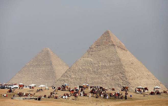 기원전 2550년께 세워진 이집트의 기자피라미드는 고대 7대 불가사의 중 하나다. REUTERS