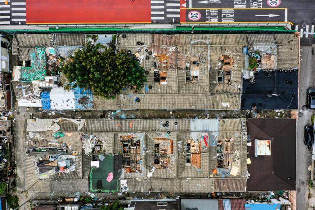 지난달 21일 인천 부평구 영단주택 단지에 준공 당시 원형이 명확히 보존돼 있는 건물이 보인다. 이한호 기자