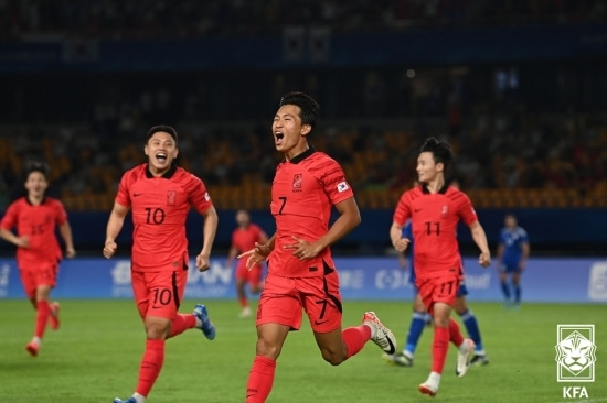 정우영의 멋진 헤더 동점골이 황선홍호를 살렸다. 사진=대한축구협회 제공