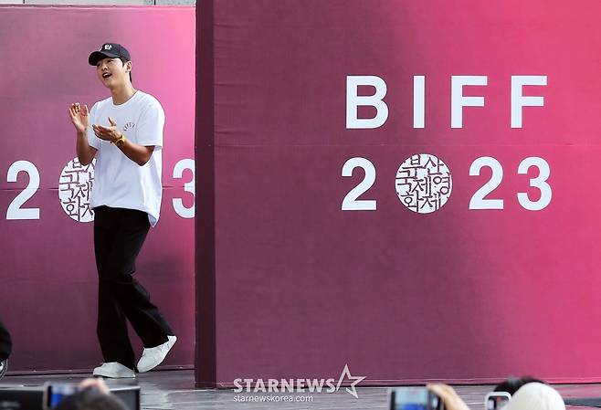 BIFF 2023 찾은 송중기[★포토]