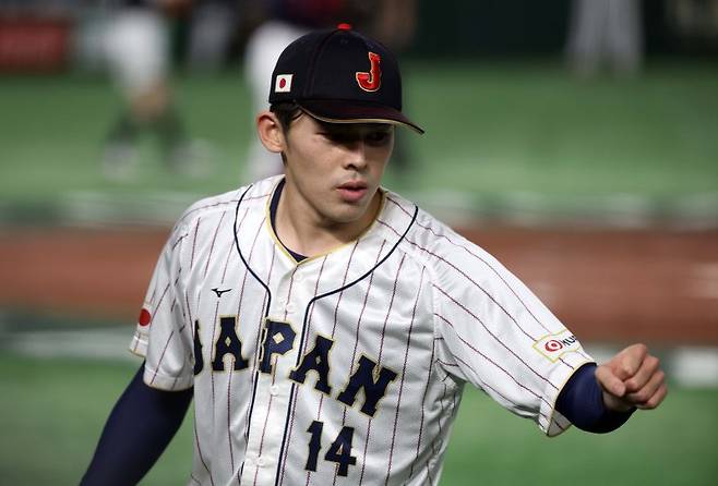 [도쿄=뉴시스] 일본 도쿄돔에서 열린 월드 베이스볼 클래식(WBC) 2023 B조 체코와 일본의 경기, 일본 선발투수 사사키 로키가 투구를 마친 뒤 덕아웃으로 향하고 있다