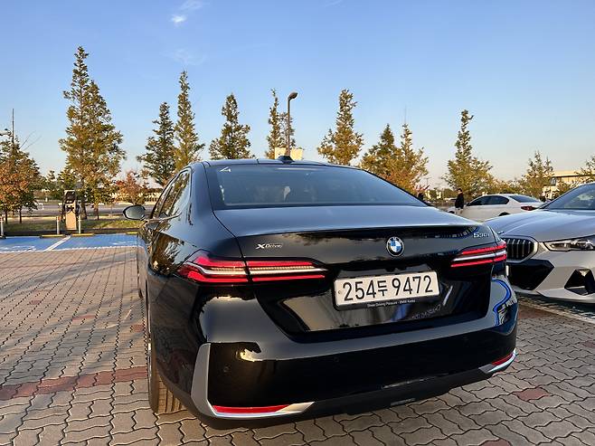 The rear view of the 530i xDrive (Byun Hye-jin/The Korea Herald)