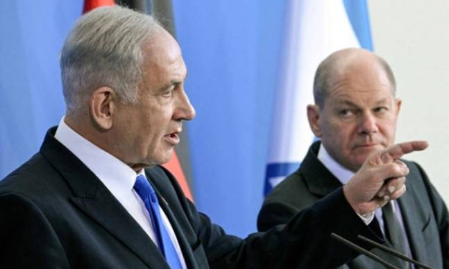 올해 3월 독일 베를린을 방문한 베냐민&nbsp;네타냐후 이스라엘 총리(왼쪽)가 올라프 숄츠 독일 총리와의 정상회담 후 공동 기자회견을 하고 있다. AFP연합뉴스