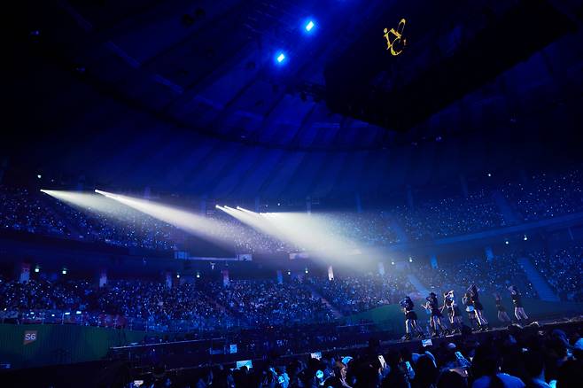 K-pop girl group Ive holds its first concert, "Show What I Have," at Seoul's Jamsil Arena on Saturday. (Starship Entertainment)