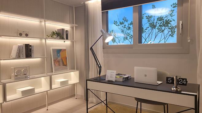 트리우스 광명 견본주택 중 전용면적 59㎡A 유니트 서재 모습. [이준태 기자]