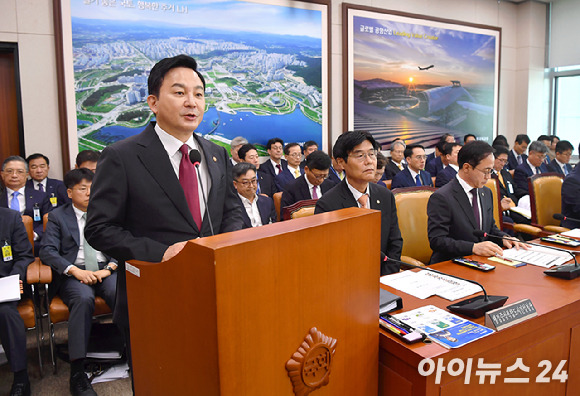 원희룡 국토교통부 장관이 10일 오전 서울 여의도 국회에서 열린 국토교통위원회 국정감사에서 발언하고 있다. [사진=곽영래 기자]