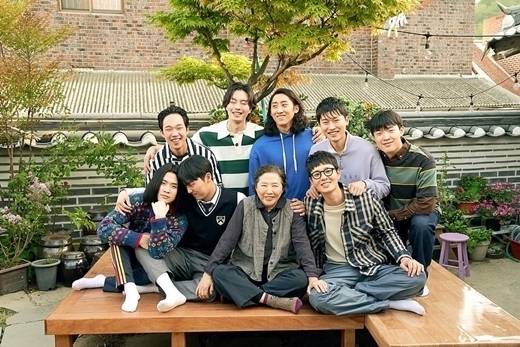 최현욱이 공개한 '반짝이는 워터멜론' 촬영장 사진 / 배우 최현욱