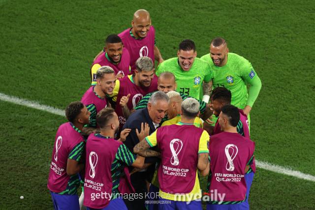 치치 감독 비둘기 춤/게티이미지코리아