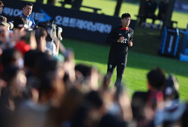 ▲ 팬 앞에서 훈련에 나선 축구대표팀. ⓒ연합뉴스