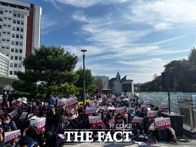 서울대병원 노동조합이 의료 공공성 강화와 병원 필수인력 충원 등을 요구하며 무기한 파업에 돌입했다. /조소현 기자