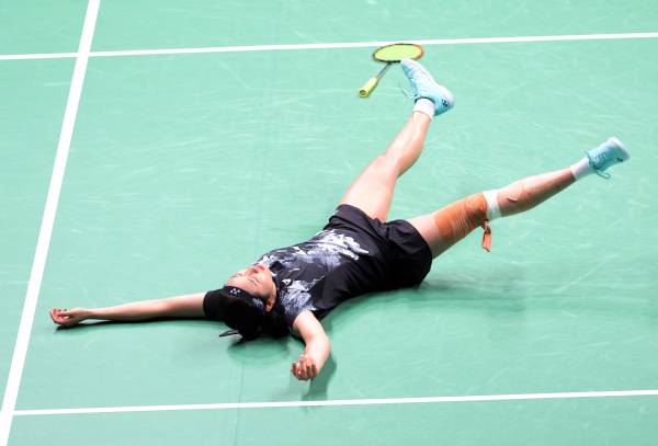 <yonhap photo-5307=""> 안세영, 끝냈다 (항저우=연합뉴스) 박동주 기자 = 7일 중국 항저우 빈장체육관에서 열린 항저우 아시안게임 배드민턴 여자 단식 결승에서 한국 안세영이 중국의 천위페이에게 승리를 거둔 뒤 코트에 누워 기뻐하고 있다. 2023.10.7 pdj6635@yna.co.kr/2023-10-07 23:54:22/ <저작권자 ⓒ 1980-2023 ㈜연합뉴스. 무단 전재 재배포 금지.></yonhap>