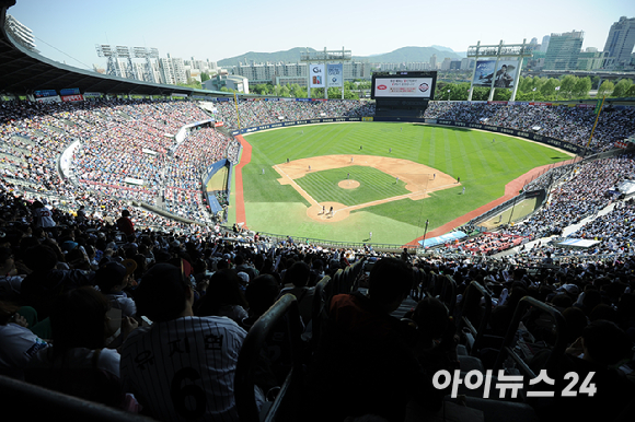 아구팬으로 들어찬 잠실구장 전경. [사진=아이뉴스24 포토 DB]