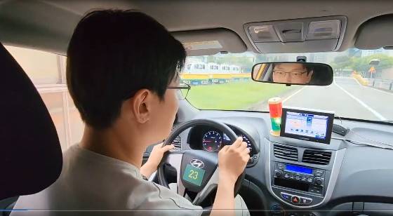 80세 노인이 되어보는 장비를 체험하기 전, 평상시 운전대로 기능 시험을 봤다. 총점 95점으로 합격했다./사진=황창식 커뮤니케이션즈 온 과장