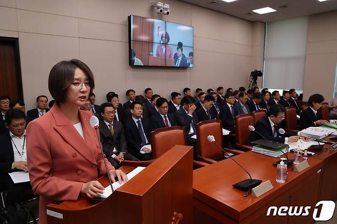 이영 중소벤처기업부 장관이 12일 서울 여의도 국회에서 열린 산업통상자원위원회의 중기부 등에 대한 국정감사에서 인사말을 하고 있다. 2023.10.12/뉴스1 ⓒ News1 황기선 기자