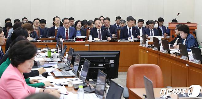 조규홍 보건복지부 장관이 12일 오전 서울 여의도 국회에서 열린 보건복지위원회의 보건복지부, 질병관리청에 대한 국정감사에서 의원들의 질의에 답하고 있다. 2023.10.12/뉴스1 ⓒ News1 임세영 기자