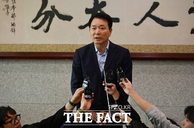 12일 성일종 국민의힘 의원은 "국가를 위해 헌신하신 분들에 대한 복지혜택인 PX 물품을 되팔이 하는 행위는 부당이익"이라 지적했다. /국회사진취재단