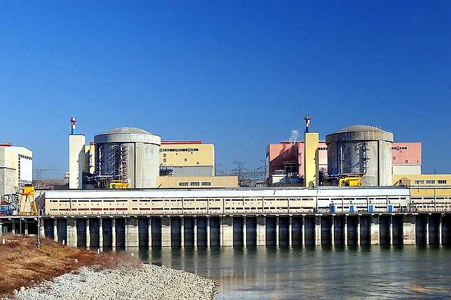 루마니아 체르나보다 원전 전경. 오른쪽에 있는 시설이 한수원과 캐나다 캔두에너지, 이탈리아 안살도 컨소시엄이 설비 개선 작업을 수주할 체르나보다 1호기다. 1996년 가동을 시작한 1호기는 2026년 1차 운영 허가 기간인 30년을 마치고 설비 개선을 시작할 예정이다. 사진 속 왼쪽 시설은 체르나보다 2호기다./한국수력원자력