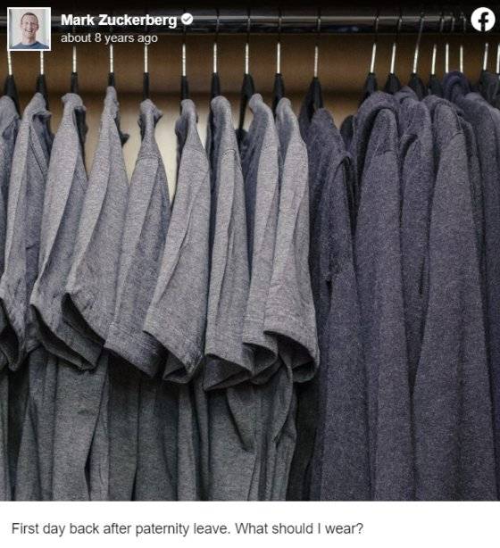소셜미디어(SNS) 페이스북 창업자 마크 주커버그가 지난 2016년 공개한 자신의 옷장 안 모습. 그의 트레이드 마크인 진회색 티셔츠가 수십장 진열되어 있다. [사진 주커버그 페이스북]
