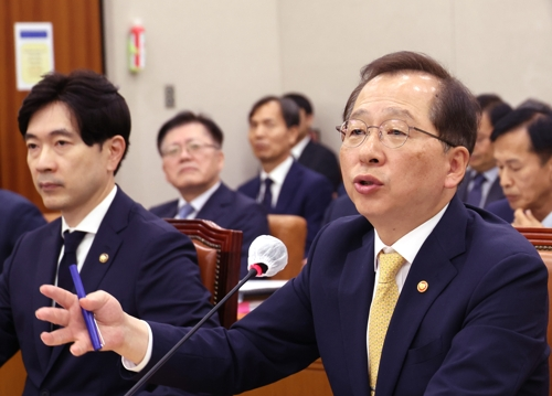 조승환 해양수산부 장관이 12일 국회에서 열린 농림축산식품해양수산위원회 국정감사에서 의원 질의에 답하고 있다. [사진 제공 = 연합뉴스]