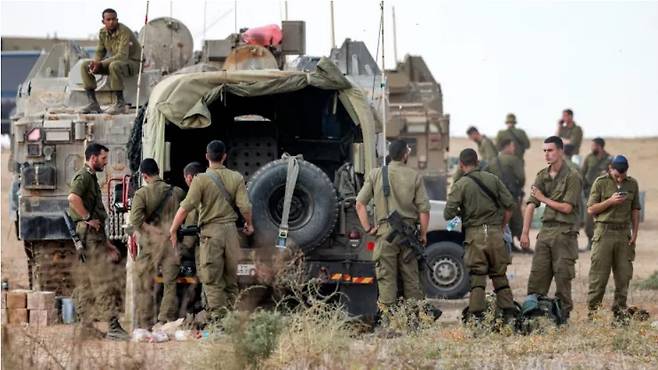 11일(현지시간) 가자지구 인근에 배치된 이스라엘 군인들 /AFPBBNews=뉴스1