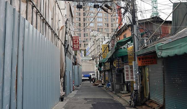 세운재정비촉진지구 등 청계천·을지로에서 개발이 시작되면서 작은 공장은 흩어졌다.[사진=더스쿠프 포토]