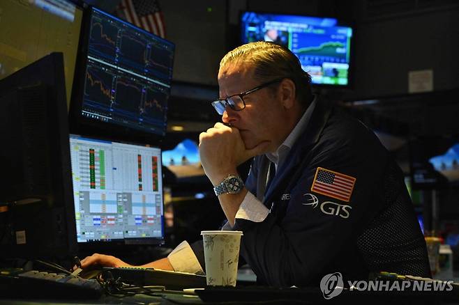 NYSE 입회장에서 일하는 트레이더의 모습 [연합뉴스 자료사진]