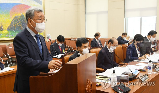 한시준 독립기념관장이 지난 2021년 국회 정무위원회 국정감사에서 인사말을 하고 있다. 〈사진=연합뉴스〉