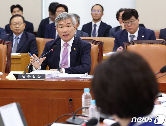 이기식 병무청장이 13일 국회 국방위원회의 병무청 등에 대한 국정감사에서 의원들 질의에 답변하고 있다. 2023.10.13/뉴스1 ⓒ News1 송원영 기자