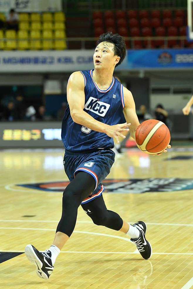 혼자 27점을 넣은 KCC 허웅. 사진 | KBL